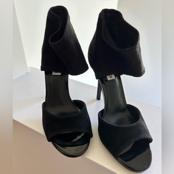 Steve Madden - size 6, Lift Off Heel in Black Suede - Picture 2 of 5